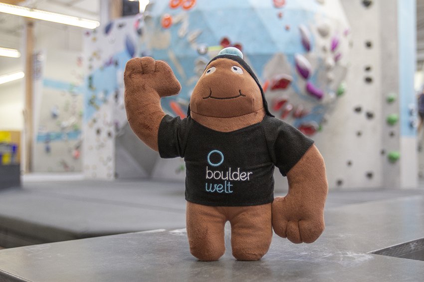Unsere Boulderwelt Produkte wie unser Yaffi Maskotchen aus unserem Shop