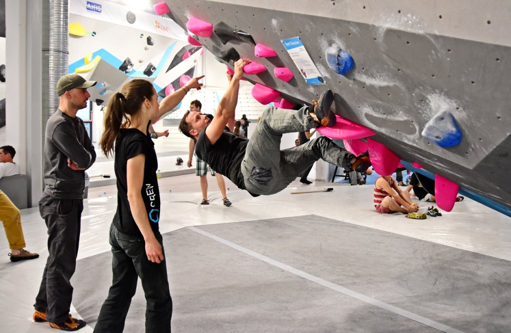 Bei der Tech Session in der Boulderwelt München Ost betreuten Routenbau und Trainer Crew Euch an verschiedenen Technik Stationen.