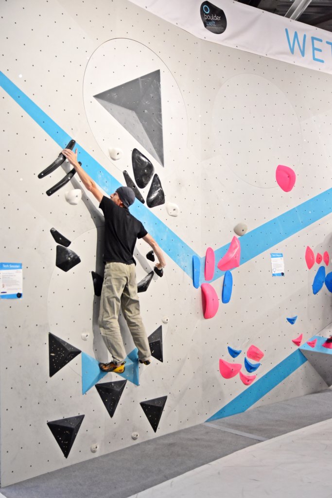 Bei der Tech Session in der Boulderwelt München Ost betreuten Routenbau und Trainer Crew Euch an verschiedenen Technik Stationen.