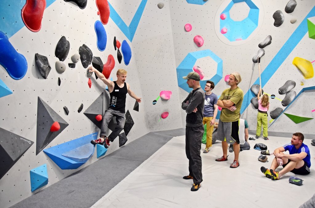 Bei der Tech Session in der Boulderwelt München Ost betreuten Routenbau und Trainer Crew Euch an verschiedenen Technik Stationen.