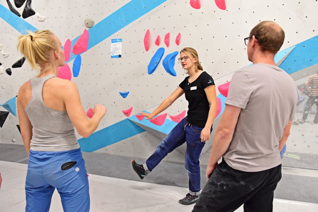 Bei der Tech Session in der Boulderwelt München Ost betreuten Routenbau und Trainer Crew Euch an verschiedenen Technik Stationen.