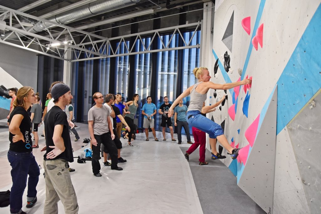 Bei der Tech Session in der Boulderwelt München Ost betreuten Routenbau und Trainer Crew Euch an verschiedenen Technik Stationen.