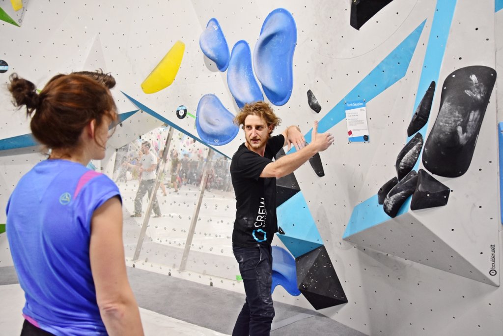 Bei der Tech Session in der Boulderwelt München Ost betreuten Routenbau und Trainer Crew Euch an verschiedenen Technik Stationen.