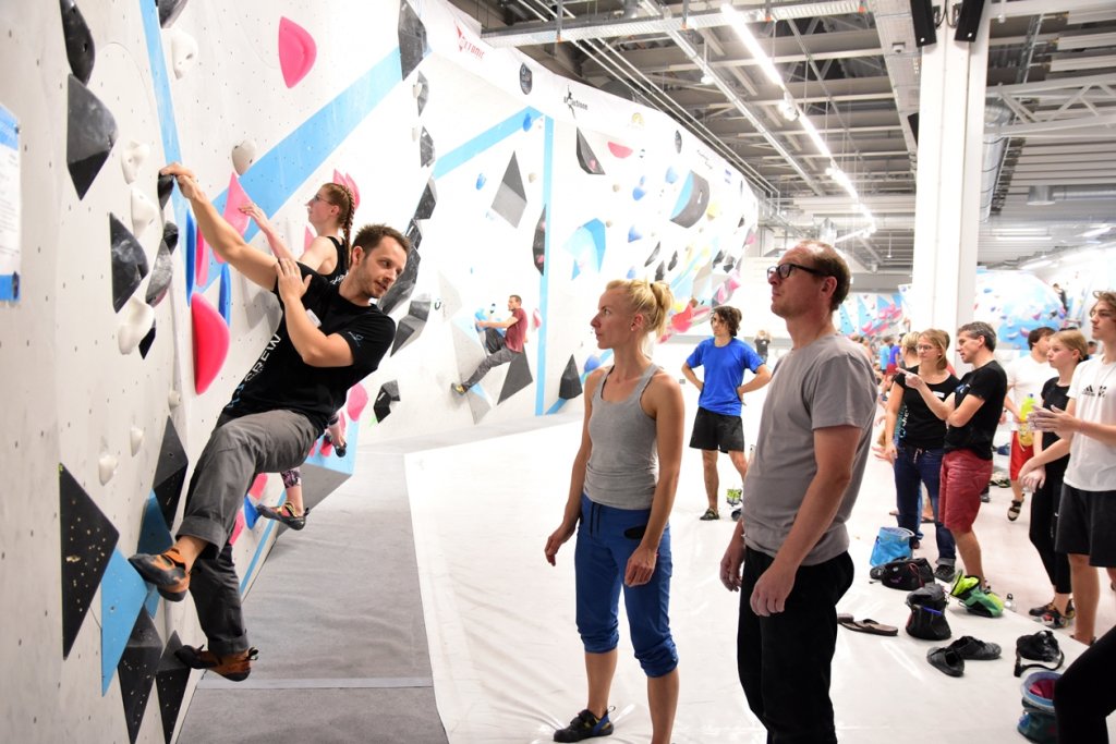 Bei der Tech Session in der Boulderwelt München Ost betreuten Routenbau und Trainer Crew Euch an verschiedenen Technik Stationen.