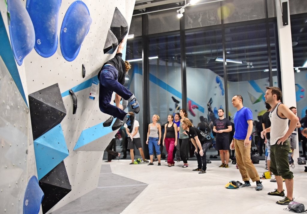 Bei der Tech Session in der Boulderwelt München Ost betreuten Routenbau und Trainer Crew Euch an verschiedenen Technik Stationen.