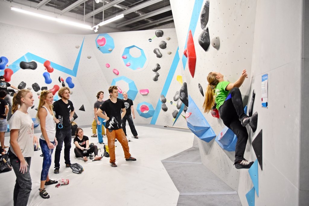 Bei der Tech Session in der Boulderwelt München Ost betreuten Routenbau und Trainer Crew Euch an verschiedenen Technik Stationen.