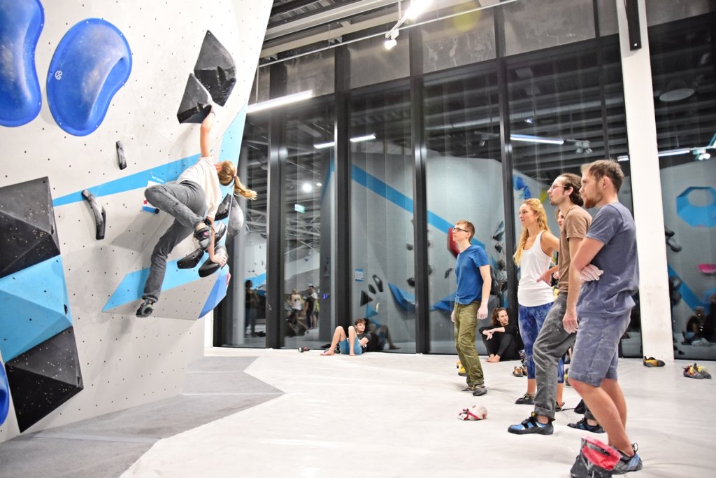 Bei der Tech Session in der Boulderwelt München Ost betreuten Routenbau und Trainer Crew Euch an verschiedenen Technik Stationen.