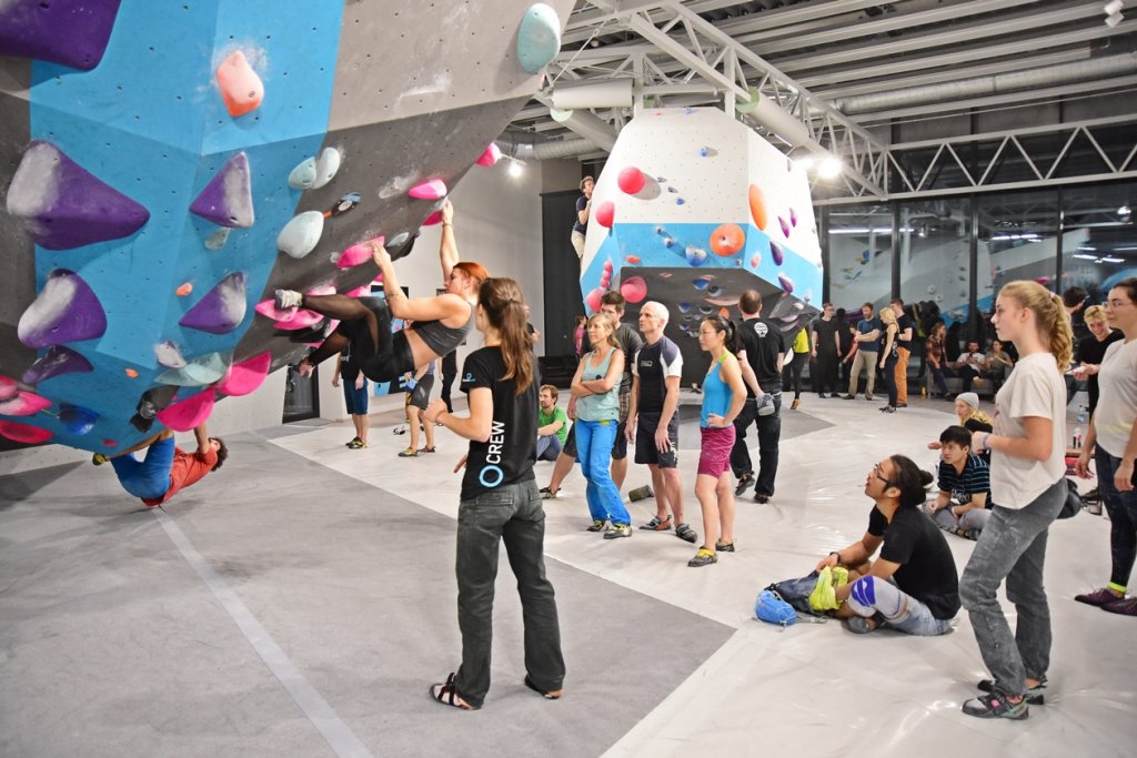 Bei der Tech Session in der Boulderwelt München Ost betreuten Routenbau und Trainer Crew Euch an verschiedenen Technik Stationen.