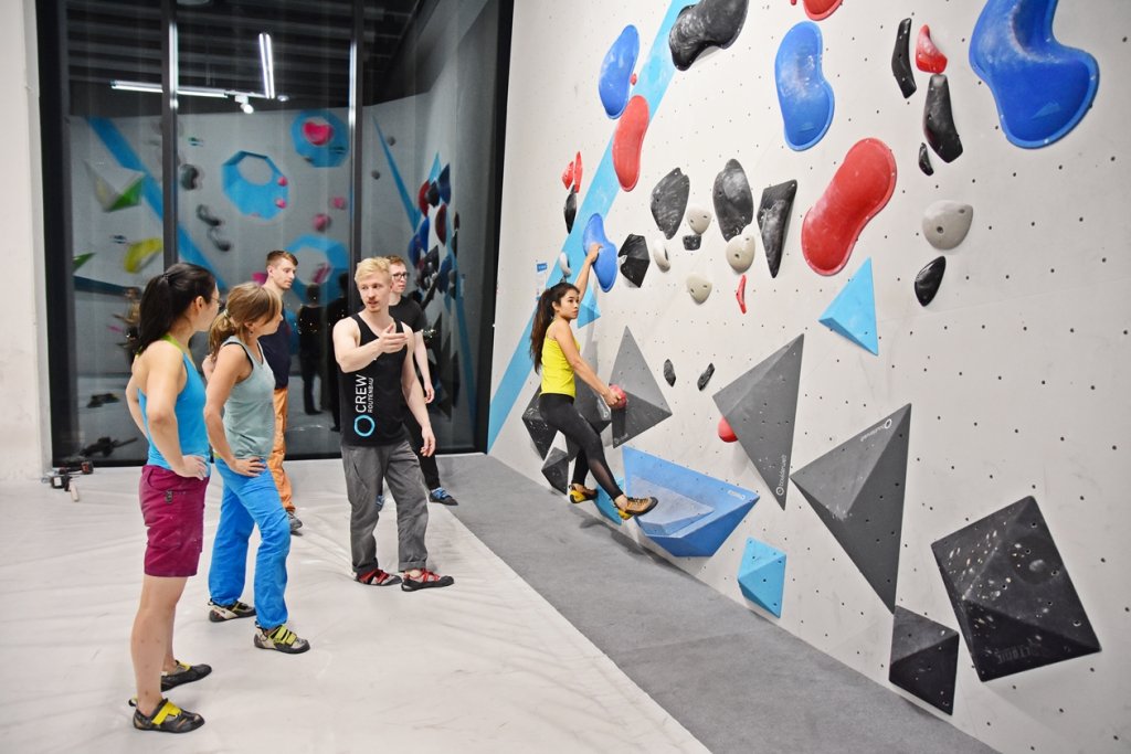 Bei der Tech Session in der Boulderwelt München Ost betreuten Routenbau und Trainer Crew Euch an verschiedenen Technik Stationen.