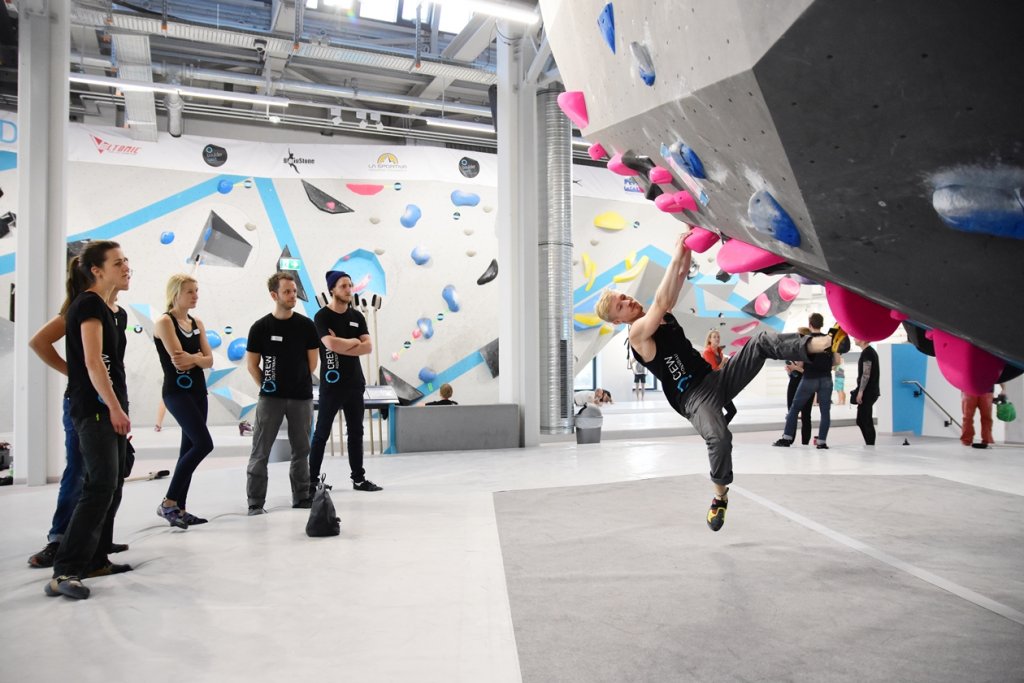 Bei der Tech Session in der Boulderwelt München Ost betreuten Routenbau und Trainer Crew Euch an verschiedenen Technik Stationen.