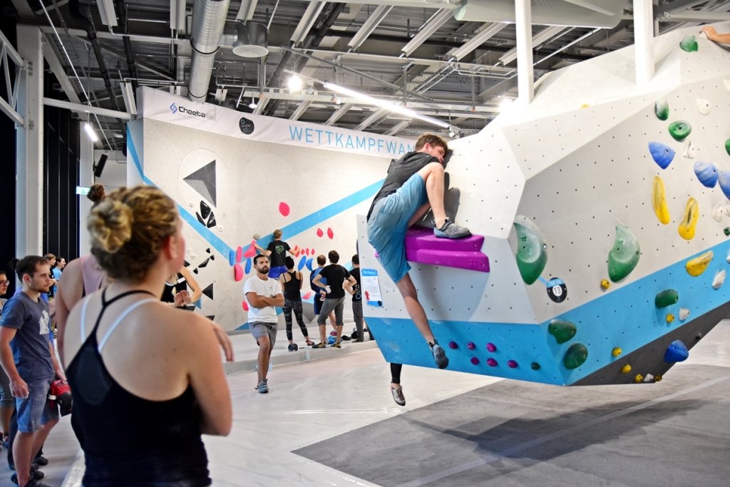 Bei der Tech Session in der Boulderwelt München Ost betreuten Routenbau und Trainer Crew Euch an verschiedenen Technik Stationen.