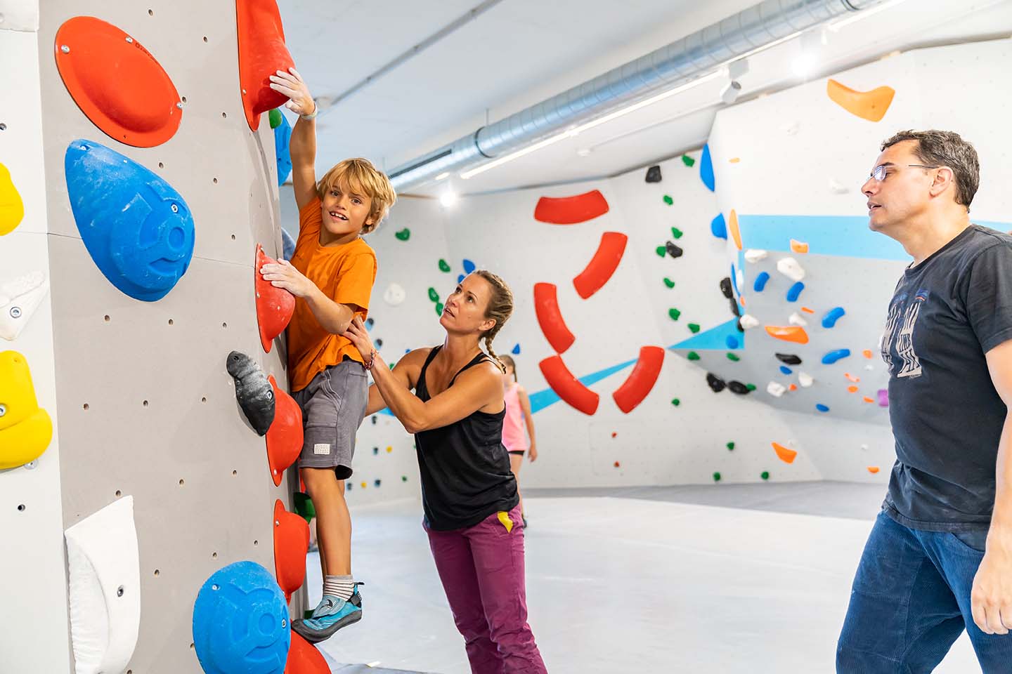 Bouldern und Klettern für die ganze Familie in der Kinderwelt der Boulderwelt München Ost