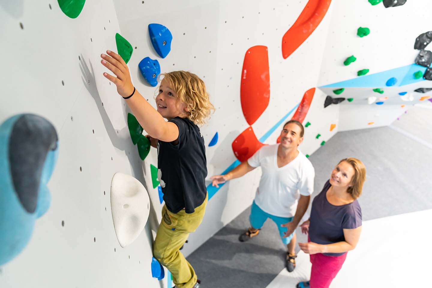 Bouldern und Klettern für die ganze Familie in der Kinderwelt der Boulderwelt München Ost