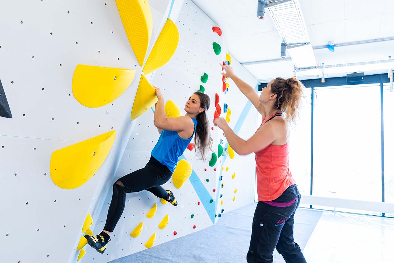 Bouldern und Klettern mit Freunden und Spaß in der Boulderwelt München Ost