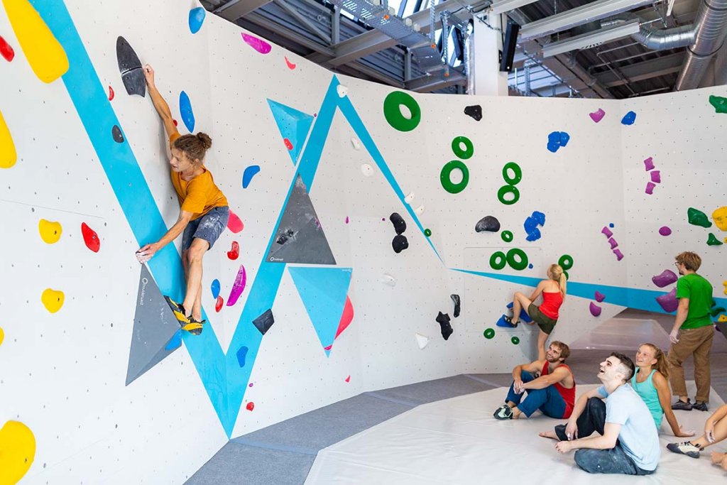 Boulderwelt München Ost — WAS IST BOULDERN?